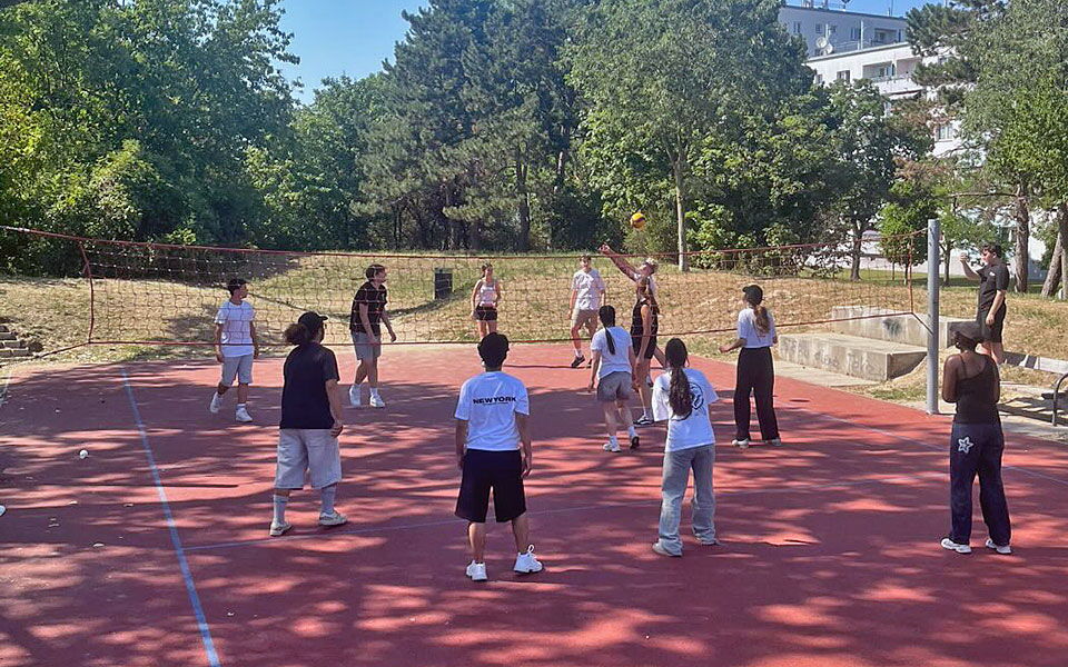 Volleyballturnier im Bleriotpark.