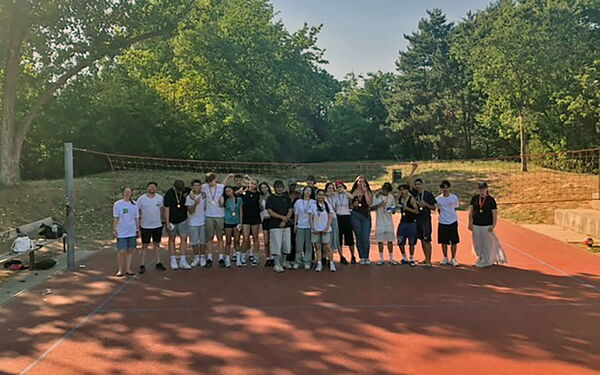 Volleyballturnier im Bleriotpark.
