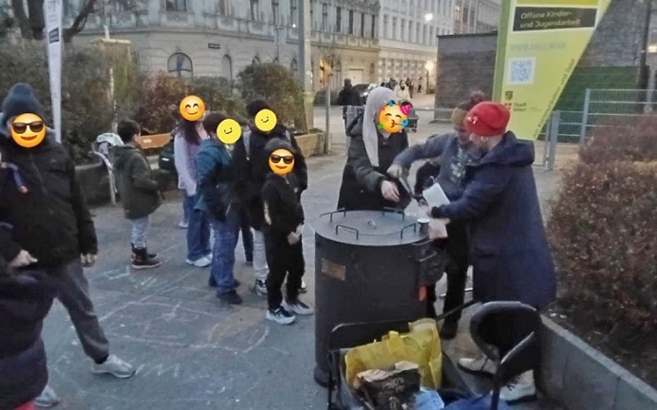 Maroni-Aktion im Frederic-Morton-Park