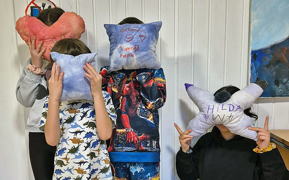 Die Produkte unserer Nähwerkstatt werden präsentiert.